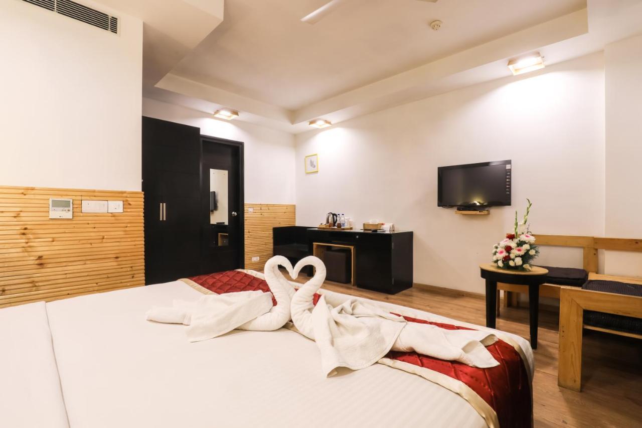 Siesta Basil - Okhla Hotel Ню Делхи Екстериор снимка